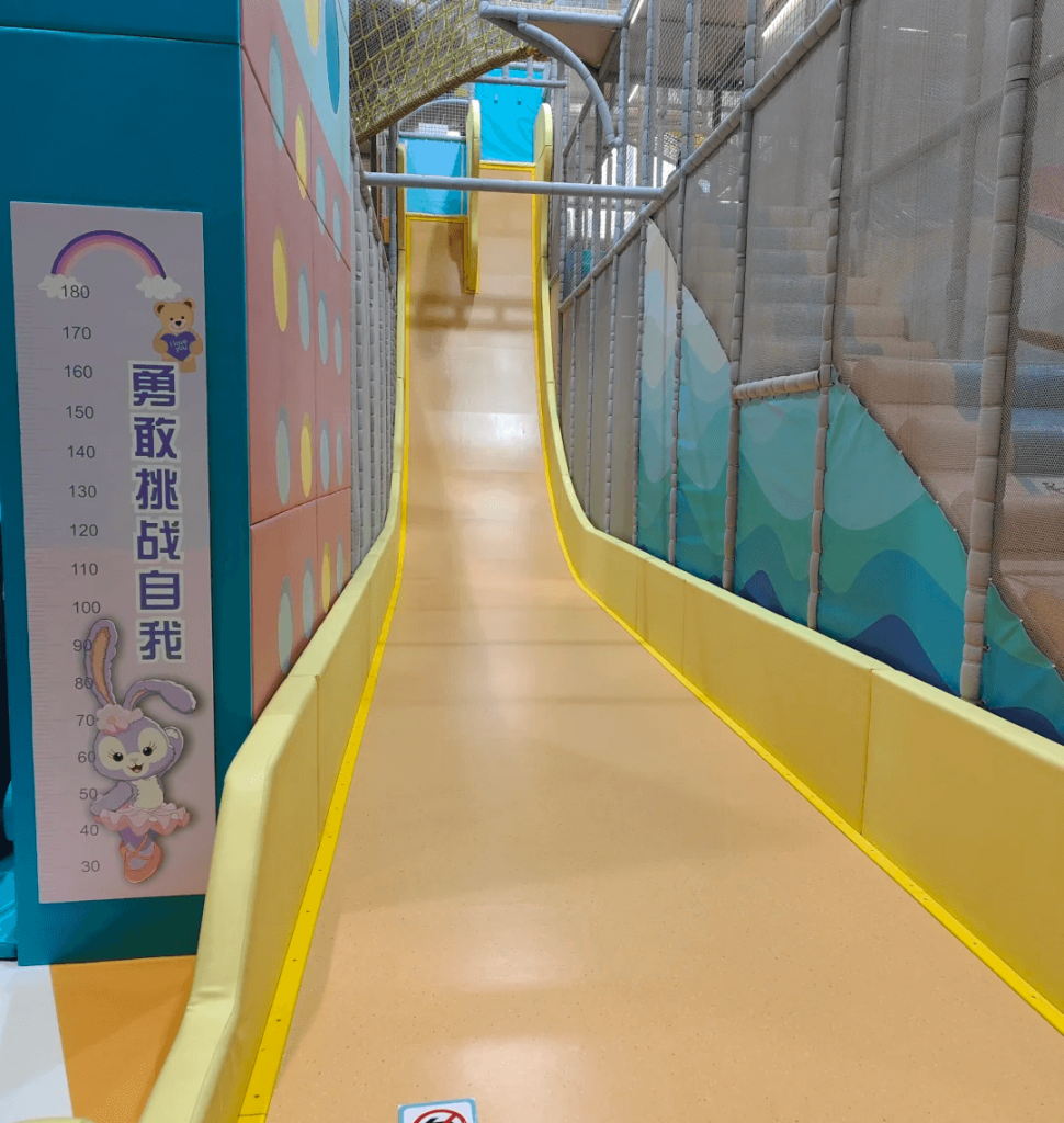Why children love playing on slides
Physical benefits of slides for children
Emotional development through playing on slides
Slides for Kids