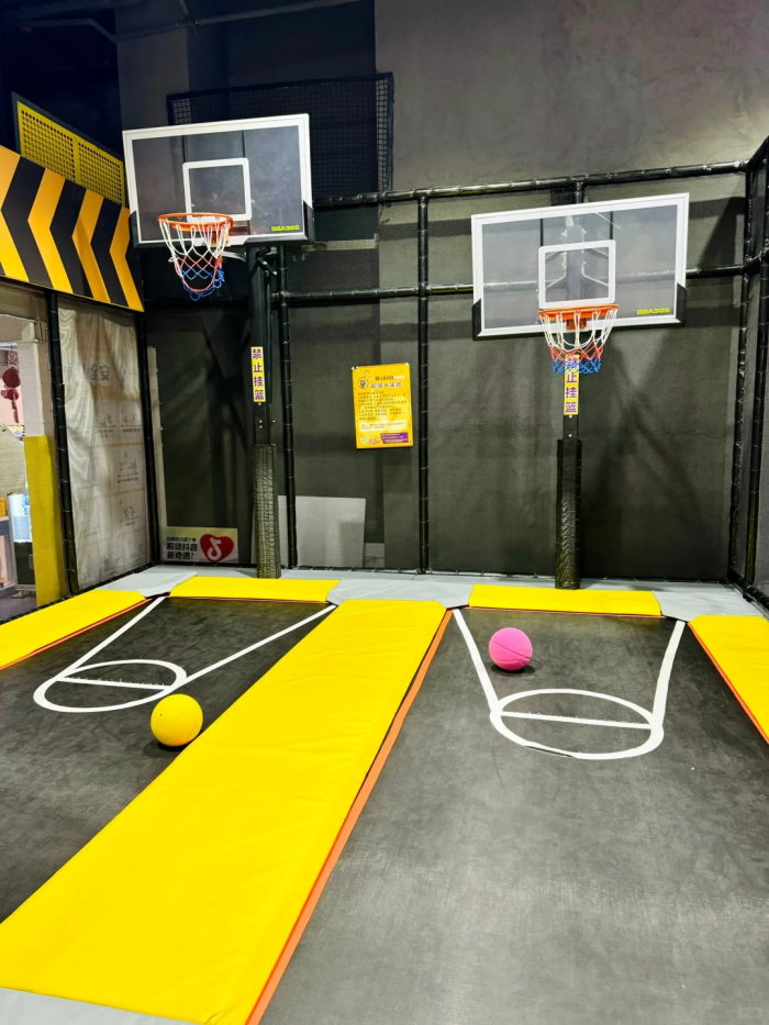 Trampoline basketball stand - Image 2