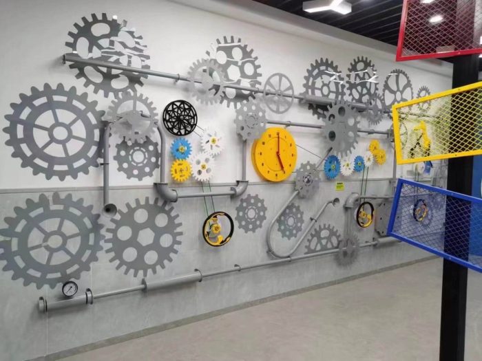 Customized Indoor Science Rotating gear Play Center Wall Corridor Design