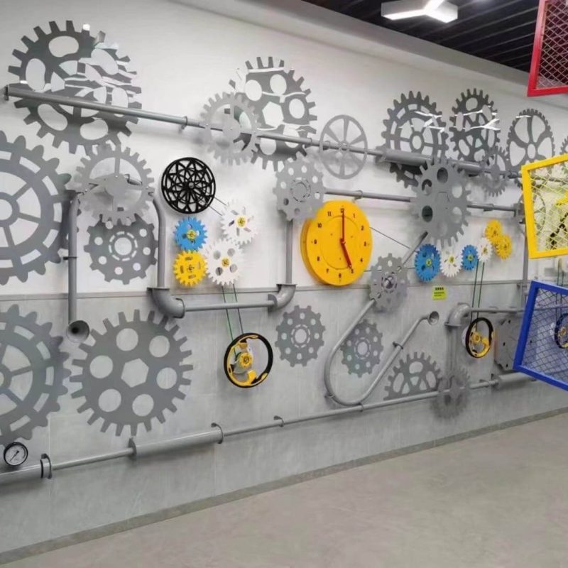 Customized Indoor Science Rotating gear Play Center Wall Corridor Design