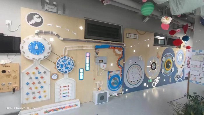 Customized Indoor Science Rotating gear Play Center Wall Corridor Design - Image 3