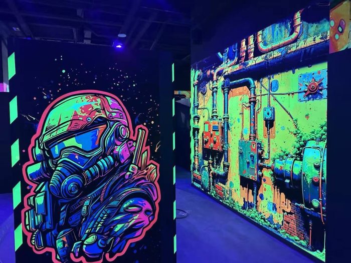 Fluorescent cloth scene layout