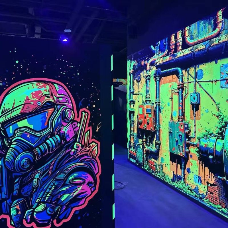 Fluorescent cloth scene layout
