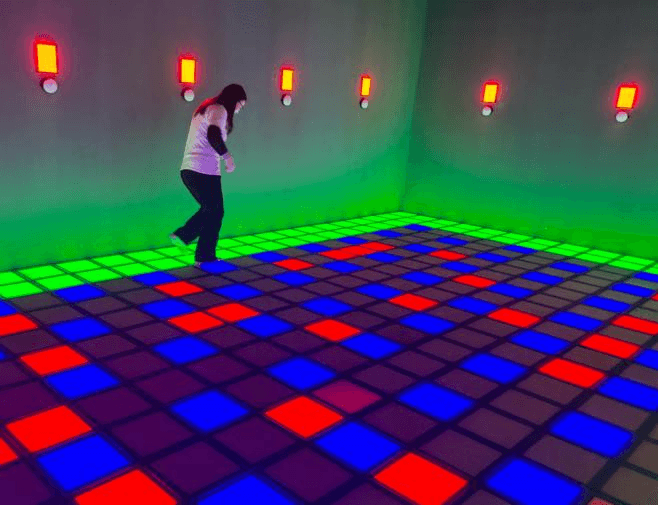 Grid floor game